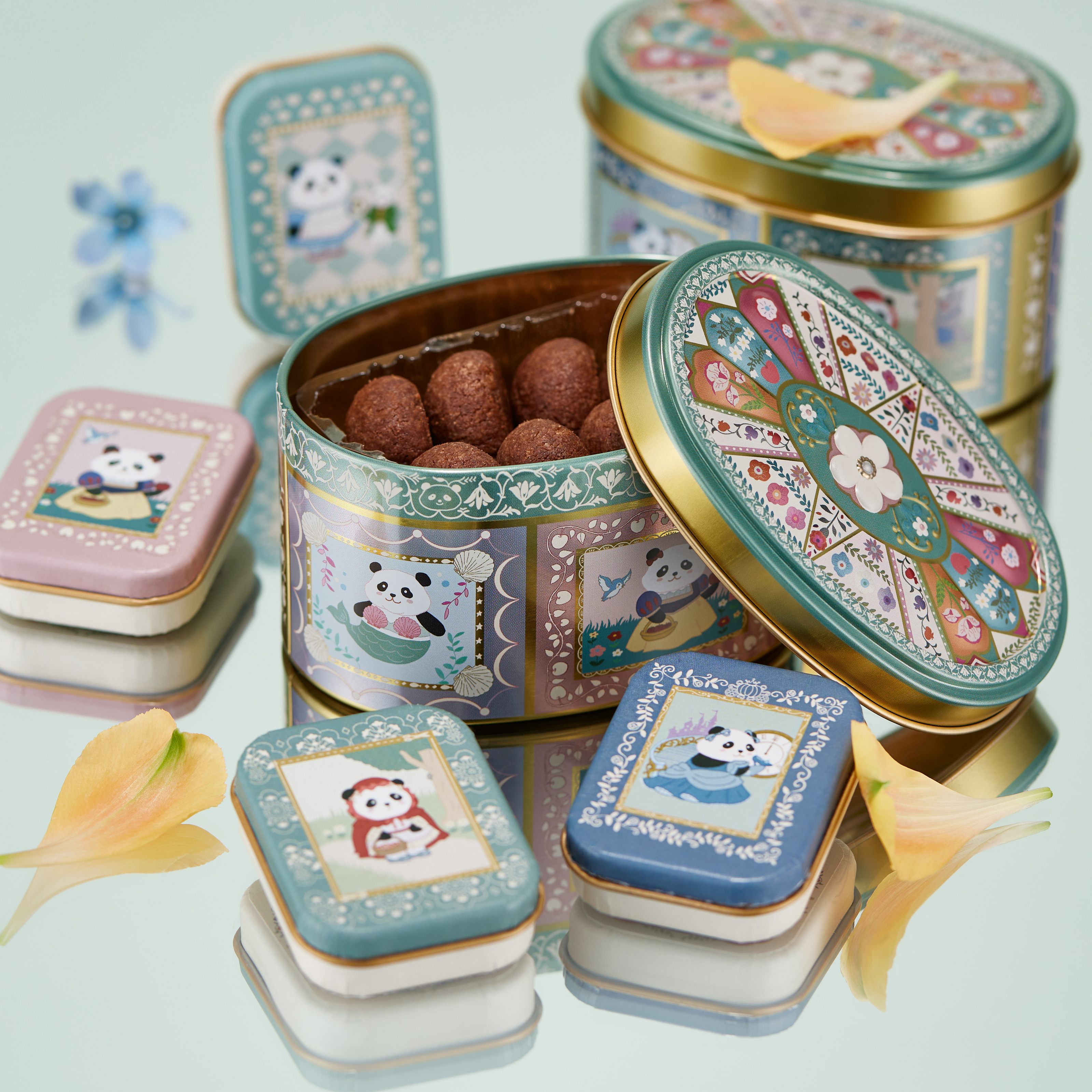 不思議の国のパンダ』が阪急クリスマスにカムバック！『お姫様パンダ缶  