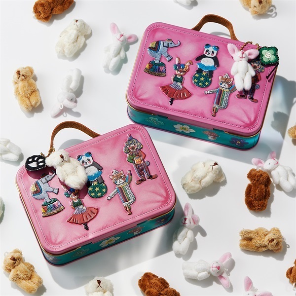 ぬいぐるみチャーム付きトランク缶【プラントベース】