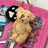 ぬいぐるみチャーム付きトランク缶【プラントベース】(肉球＆くまのぬいぐるみ(キャメル))