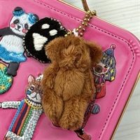 ぬいぐるみチャーム付きトランク缶【プラントベース】(肉球＆くまのぬいぐるみ(ブラウン))