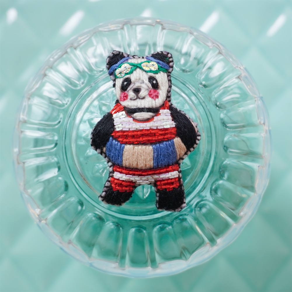 【数量限定】刺繍ブローチ【パンダ】