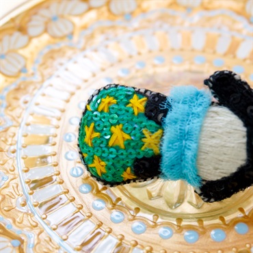 【数量限定】玉乗りパンダの刺繍ブローチ 詳細画像